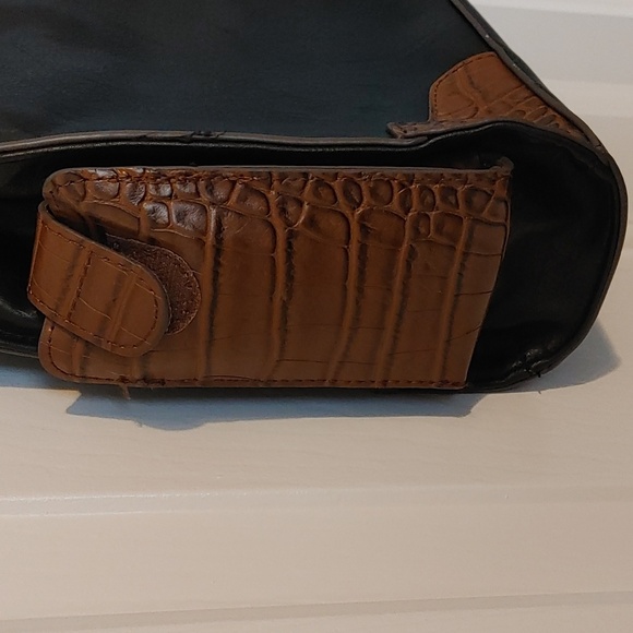 *sale 🌸Vintage Western Bueno Black Shoulder Bag 7 Pockets 13" L × 9" H × 3.5" W - Picture 4 of 9